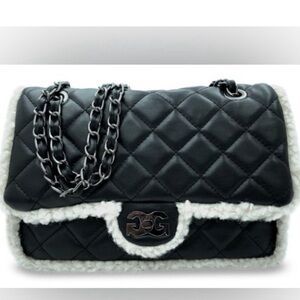 Gilda Paris Quilted Fur Baguette Handbag NWT in manufactures packaging